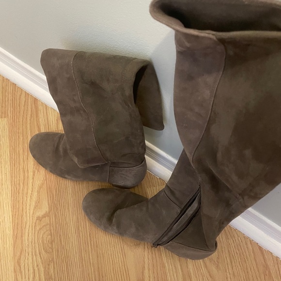Over the knee suede boots. - Picture 1 of 2